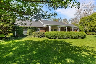 77 Greencroft Dr, Champaign, IL 61821
