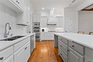 2548 Bocage Lake Dr, Baton Rouge, LA 70809