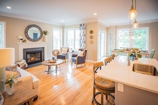 16 Hydrangea Ln, Plymouth, MA 02360