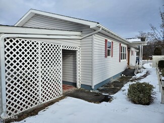 618 N 12th St, Tyrone, PA 16686