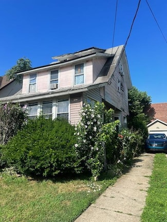 87 Roosevelt Place, Mineola, NY 11501