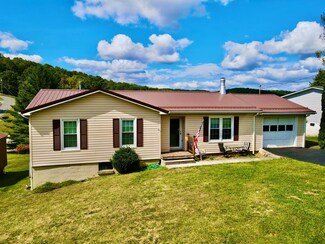 4301 Brierwood Ln, Bluefield, WV 24701