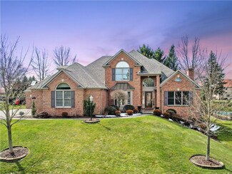 2520 Minton Dr, Coraopolis, PA 15108