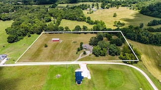 588 Red Hawk Rd, West Fork, AR 72774