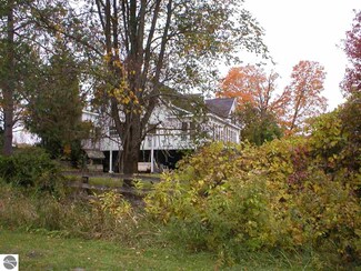 5627 River Rd, Benzonia, MI 49616