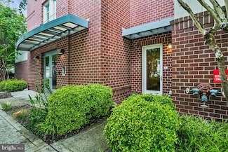 1811 14th St N Unit 104, Arlington, VA 22209