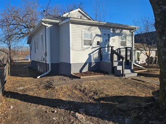 1337 E 19th St, Des Moines, IA 50316