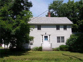 31 Old Village Rd, Winthrop, ME 04364