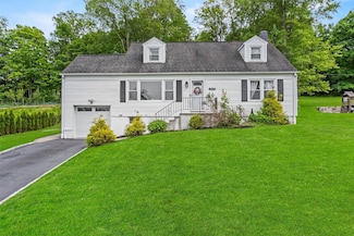 3518 Overlook Ave, Yorktown Heights, NY 10598