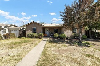 1104 N Park St, Visalia, CA 93291