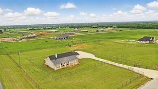 1220 Meadow Bend Cir, Stephenville, TX 76401