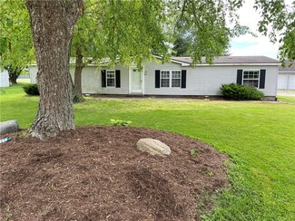 411 S A St, Carthage, IN 46115