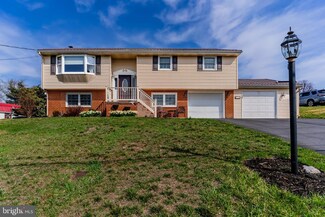 14 Hillcrest Rd, Enola, PA 17025