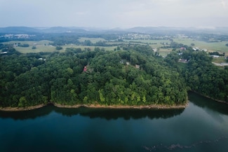 7 Lake Woods Dr, Bronston, KY 42518