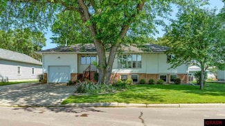 307 307 E Higbie Ave, Minnesota Lake, MN 56068