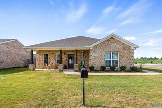 15684 Landview Ln, Athens, AL 35613