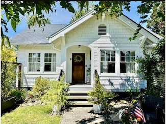 1489 9th St, Astoria, OR 97103