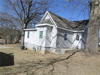 923 N 7th St, Atchison, KS 66002