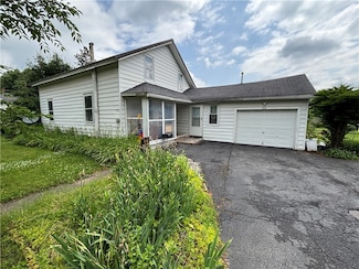 352 Vienna St, Newark, NY 14513
