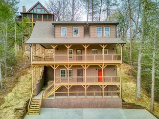 712 Golden Eagle Way, Pigeon Forge, TN 37863