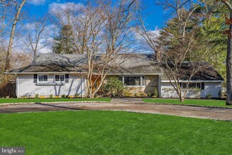 7 Cedarwood Dr, Toms River, NJ 08755