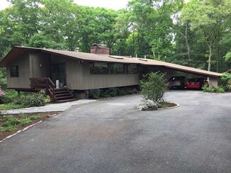 35A Hartford St, Dover, MA 02030