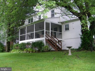 7509 Berwick Ct, Alexandria, VA 22315