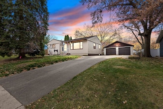 30 Garnet Ln, Madison, WI 53714