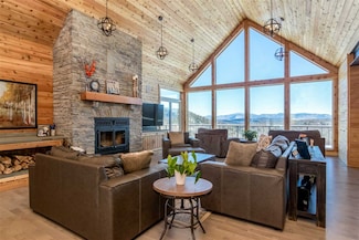 1054 Sherman Hollow Rd, Huntington, VT 05462