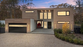 21 Westwood Rd, Wainscott, NY 11975