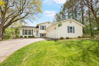 913 E Imperial Dr, Hartland, WI 53029