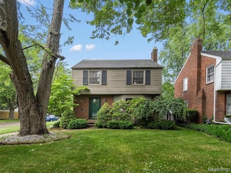 1930 Kenmore Dr, Grosse Pointe Woods, MI 48236