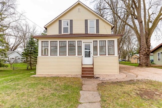 W7747 Pine St, Shiocton, WI 54170