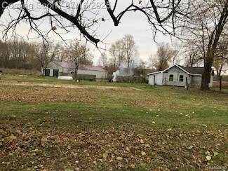 62769 Walnut St, Bangor, MI 49013