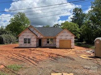 302 W 2nd St, Lowell, NC 28098