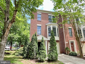 4057 Heatherstone Ct, Fairfax, VA 22030
