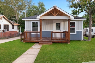 2210 E Crockett St, San Antonio, TX 78202