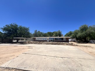 704 N Vine Ave, Farmington, NM 87401