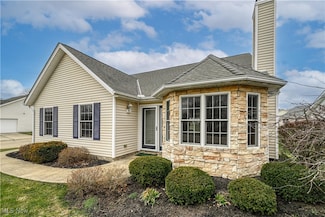 15381 High Pointe Cir Unit 14, Middlefield, OH 44062