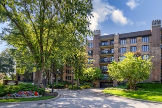 3741 Mission Hills Rd Unit 110, Northbrook, IL 60062
