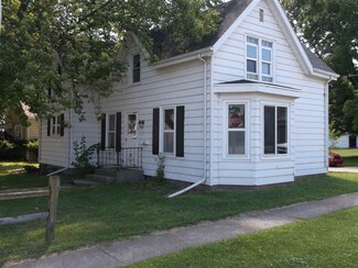 317 W Lake St, Horicon, WI 53032
