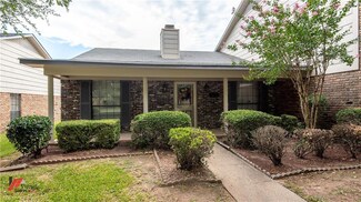 2638 Village Ln, Bossier City, LA 71112