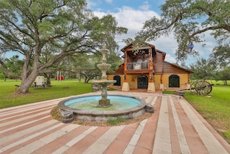 1920 Frelsburg Rd, Alleyton, TX 78935