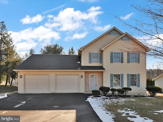 802 Pinewood Dr, Pottsville, PA 17901