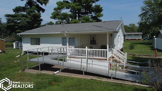 1905 Arthur Dr, Fort Madison, IA 52627