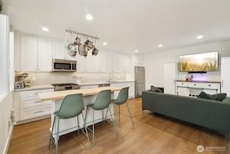 341 NW 90th St Unit B, Seattle, WA 98117