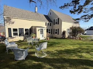 7 Mountain St, Vinalhaven, ME 04863