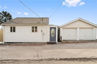 733 Peach Aly, Glassport, PA 15045