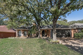 2111 Turf Club Dr, Arlington, TX 76017