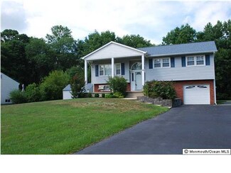 4 Eliot Rd, Manalapan, NJ 07726